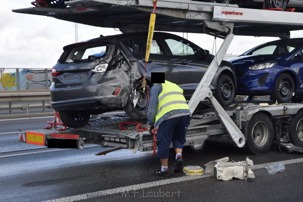 Schwerer LKW VU PKlemm A 4 Rich Olpe auf der Rodenkirchener Bruecke P221.JPG - Miklos Laubert